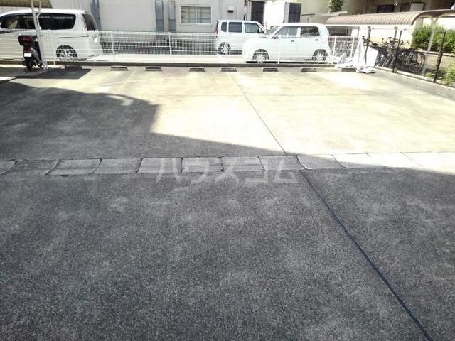 22/30 駐車場