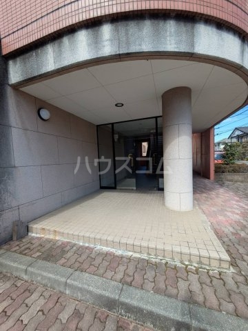 27/30 エントランス