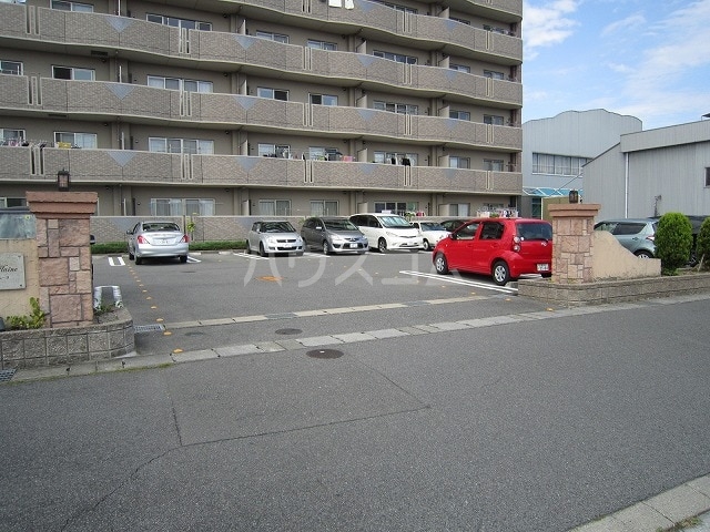 13/23 駐車場