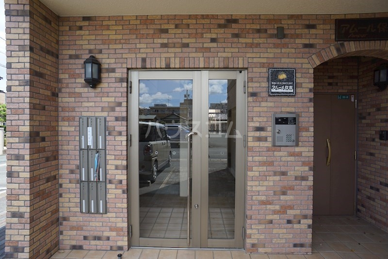 27/30 エントランス