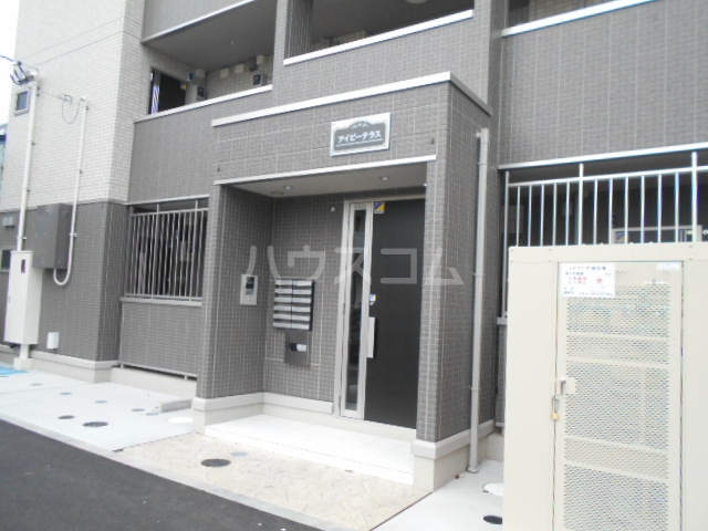 23/27 エントランス