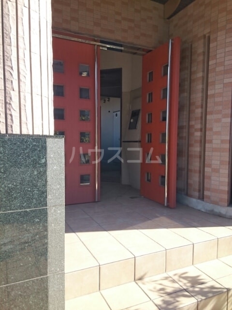 23/30 エントランス