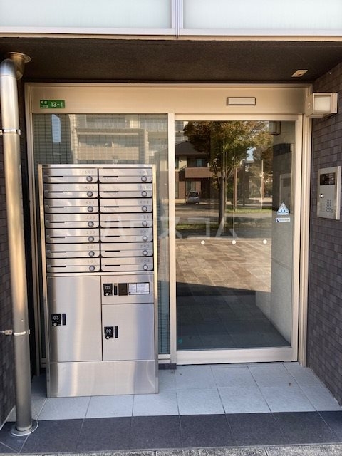 18/27 エントランス