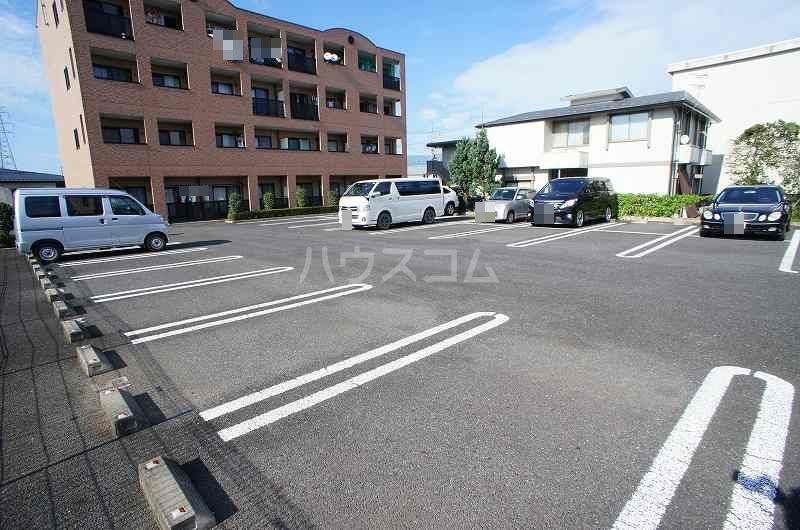 25/30 駐車場