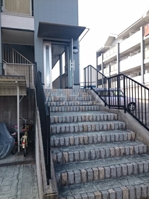 20/27 エントランス