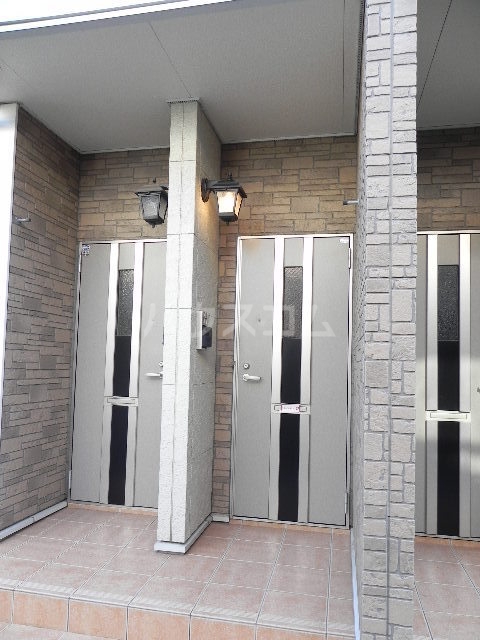 13/22 エントランス