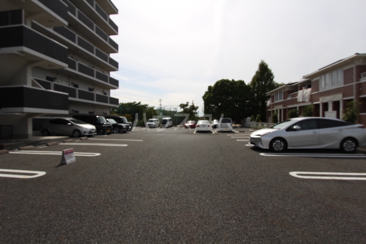 26/30 駐車場