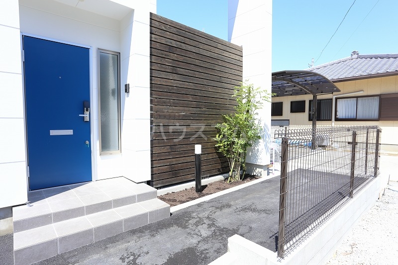 28/30 エントランス