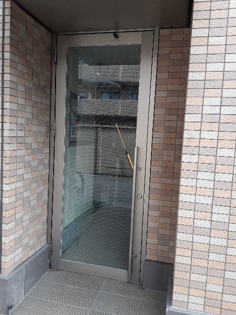 26/30 エントランス