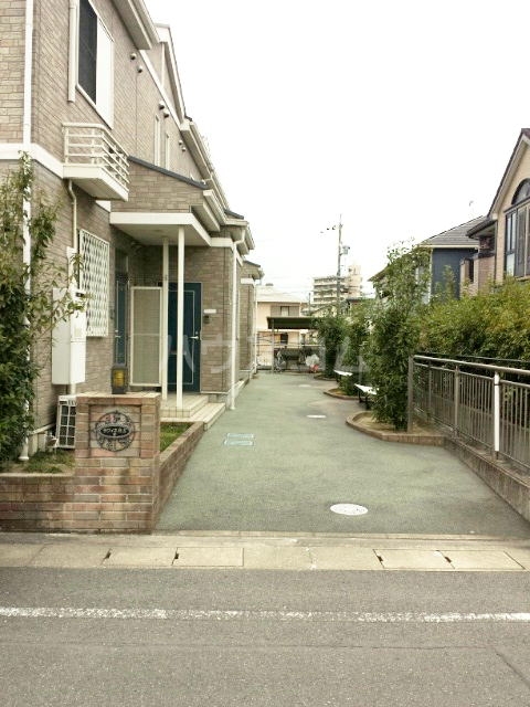 13/22 エントランス