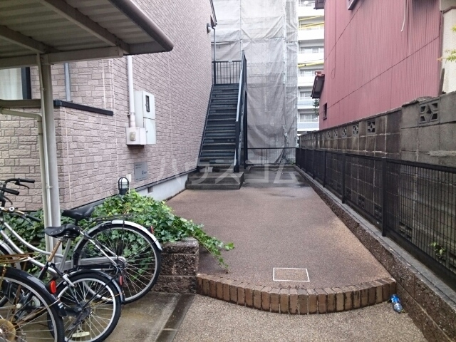 13/22 エントランス