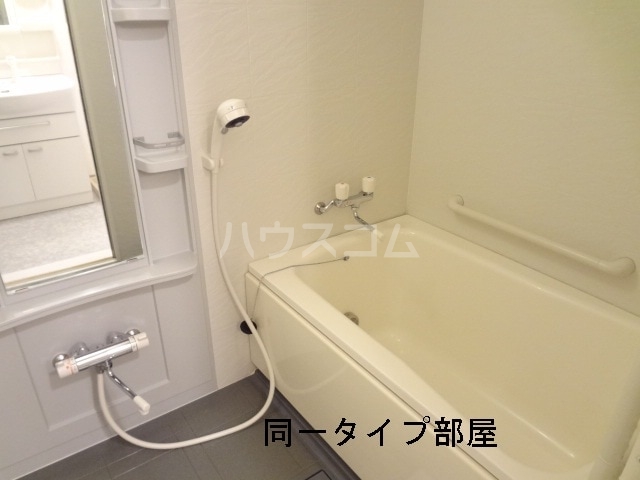 13/30 浴室