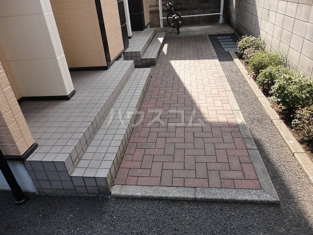 18/26 エントランス