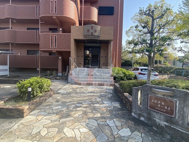 22/30 エントランス