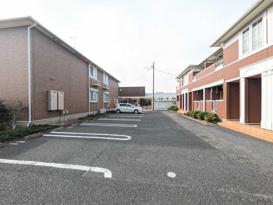 27/30 駐車場