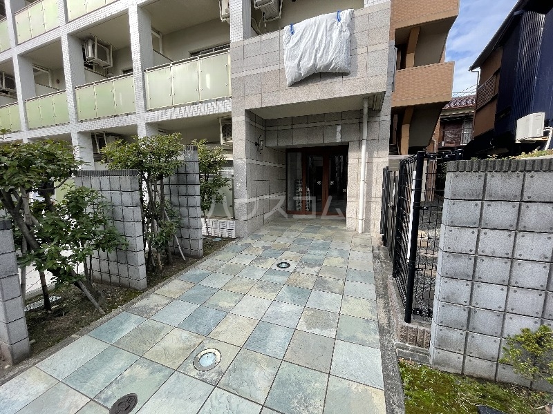 21/28 エントランス