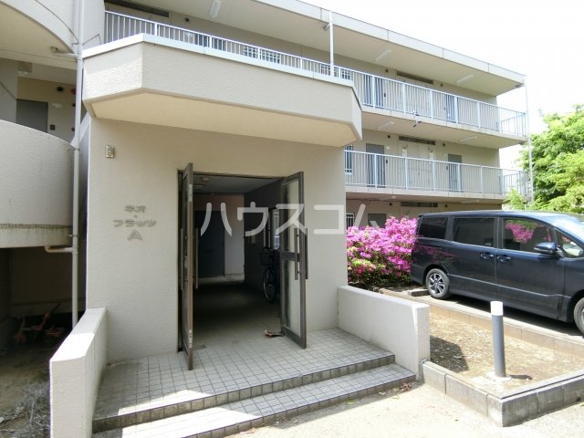 28/30 エントランス