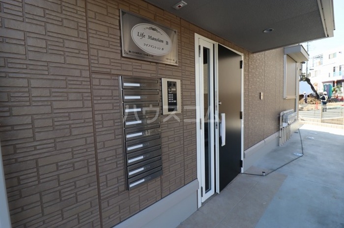 13/18 エントランス