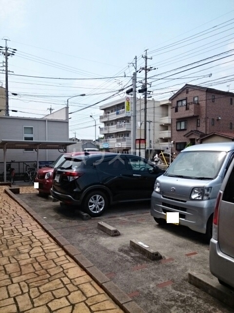 27/30 駐車場