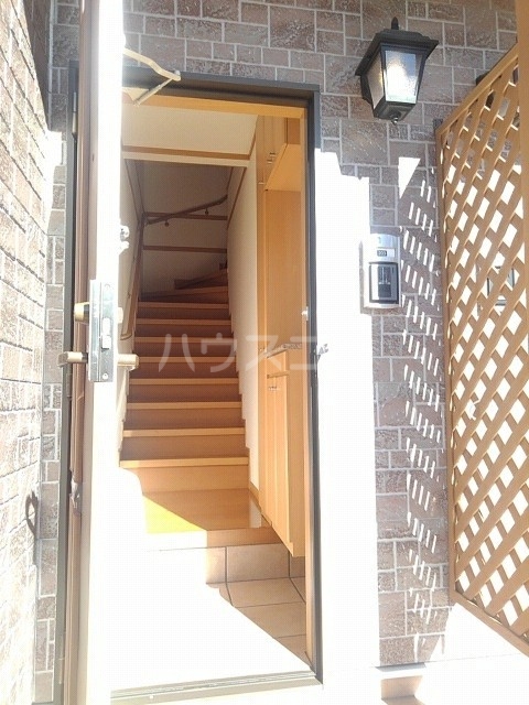 13/18 エントランス