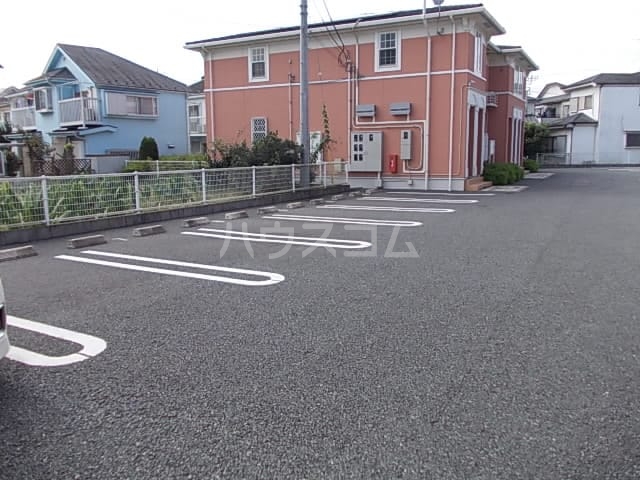 18/28 駐車場