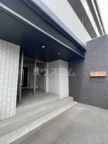 28/30 エントランス