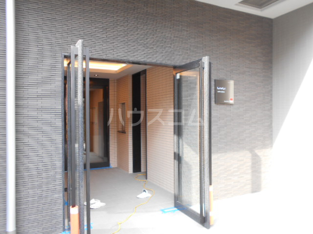 23/30 エントランス