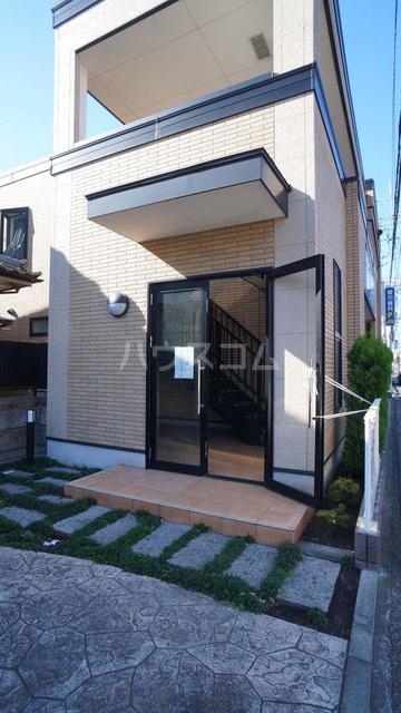 18/25 エントランス