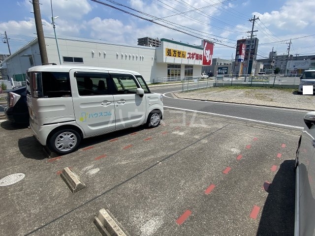 21/28 駐車場
