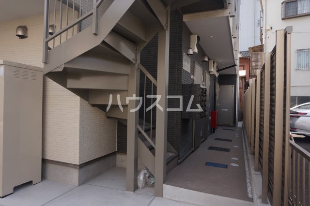 24/28 エントランス