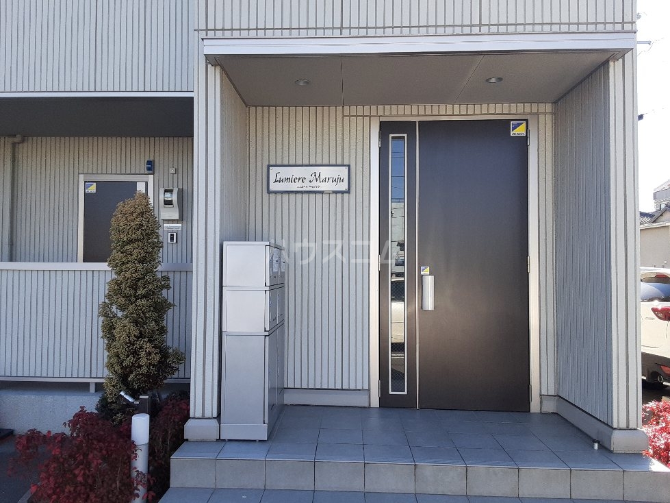 28/30 エントランス