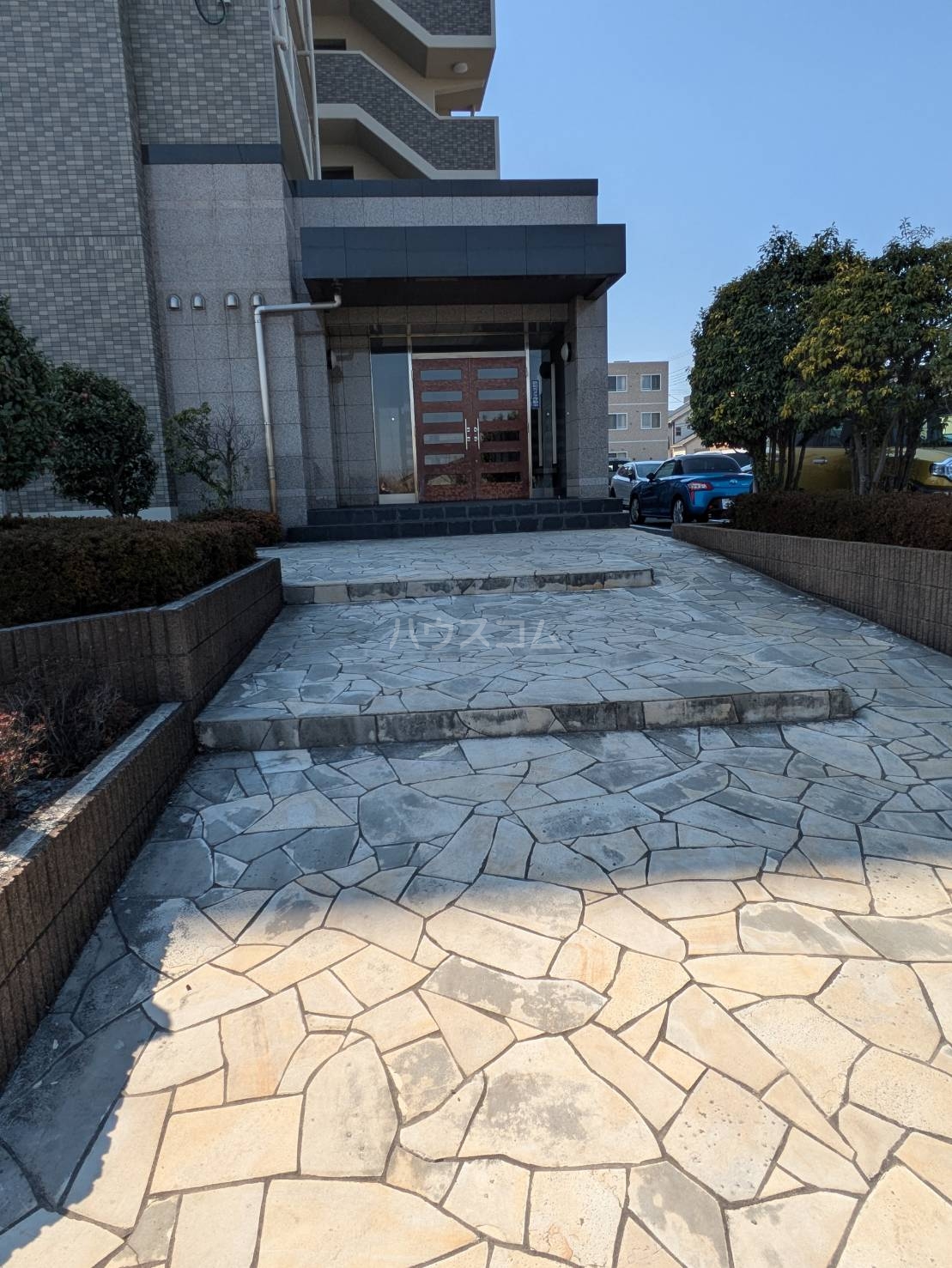 24/30 エントランス