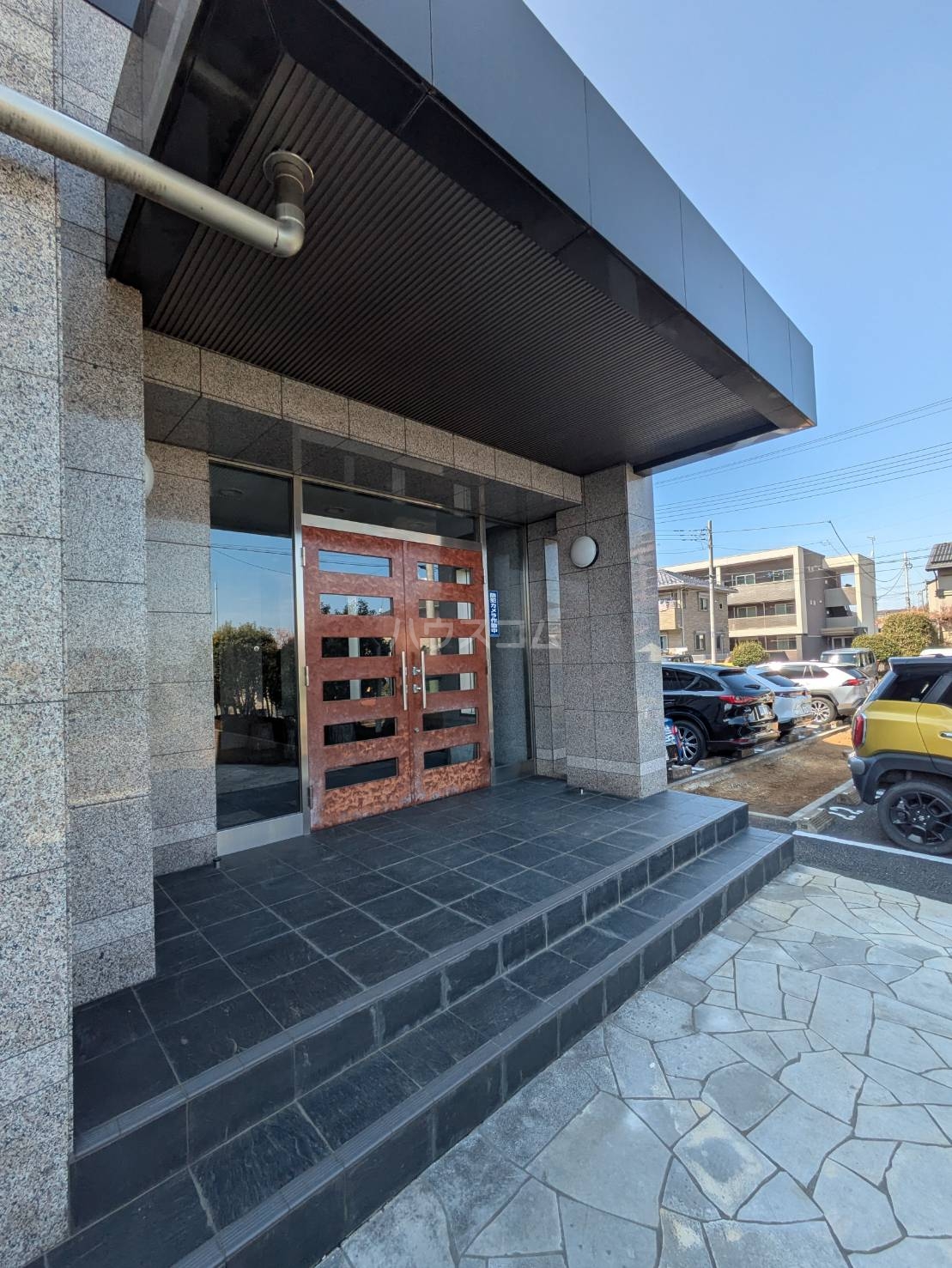 25/30 エントランス