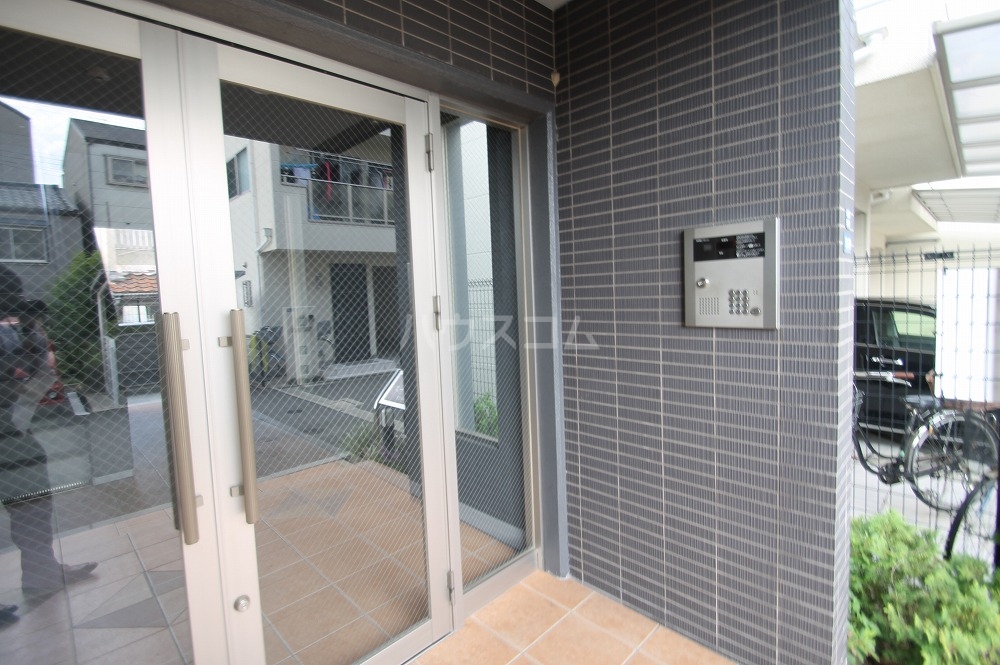 25/30 エントランス