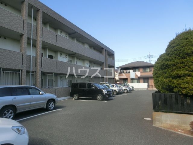 18/27 駐車場