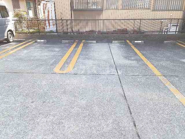 13/20 駐車場