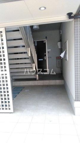 27/30 エントランス