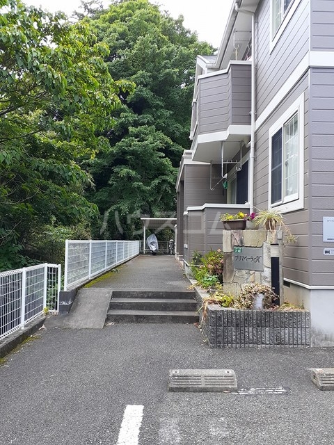 18/25 エントランス