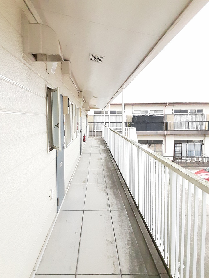 27/30 エントランス