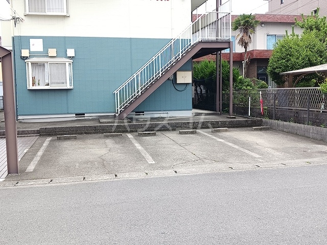 28/30 駐車場