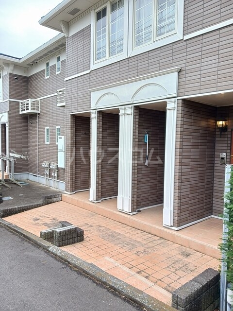 16/23 エントランス