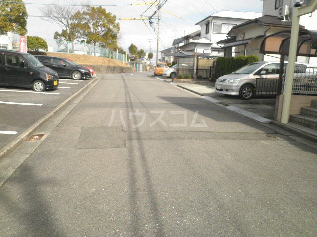 27/30 駐車場