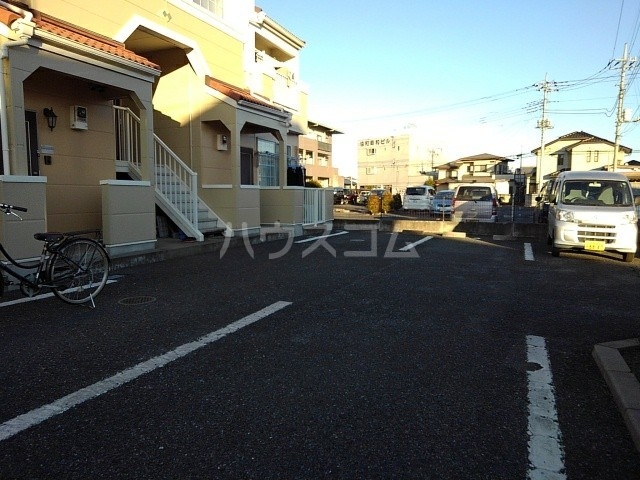 18/27 駐車場