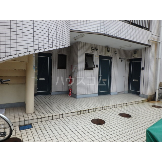 25/29 エントランス