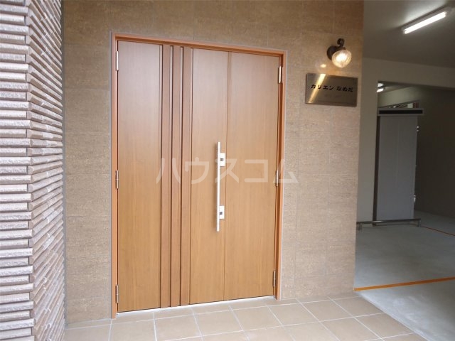 22/26 エントランス