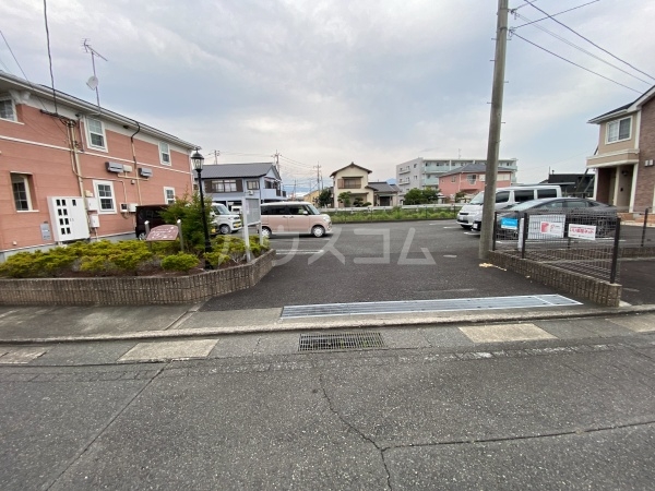 2/5 駐車場
