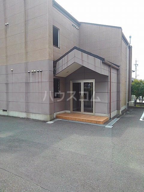 14/20 エントランス