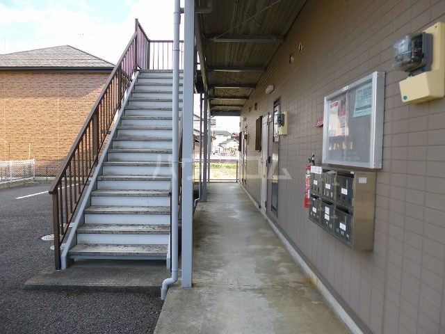 16/23 エントランス