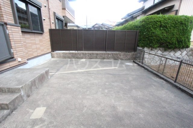 27/30 駐車場