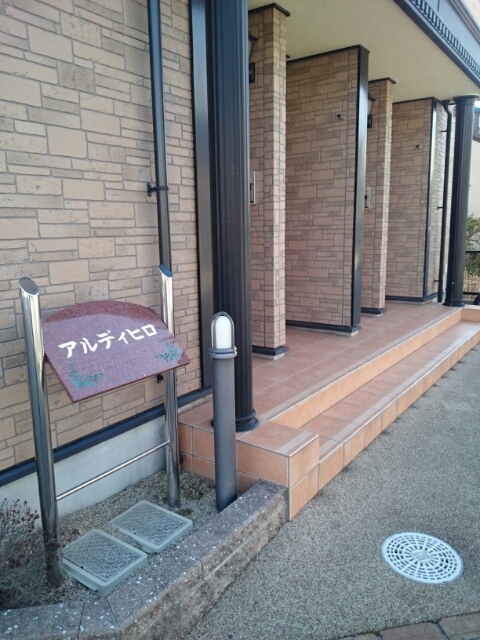 22/30 エントランス